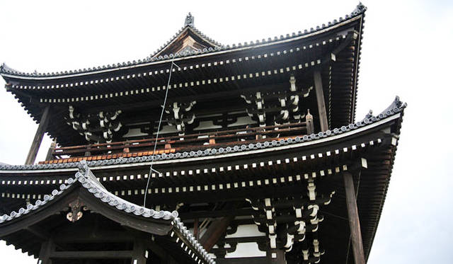 <strong>PERRIER-JOUËT｜ペリエ ジュエ</strong>　国宝の東福寺三門