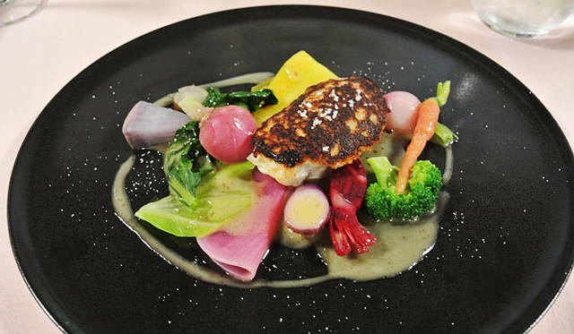 <strong>PERRIER-JOUËT｜ペリエ ジュエ</strong>　鯛とおろし海老芋のロースト　旬の野菜と共に　バニラとレモンのバター風味