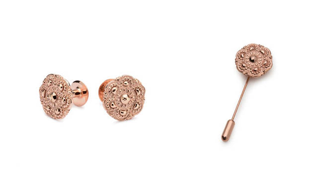 「CUFF FRANCIS」4万1040円、「PIN FRANCIS」3万2400円