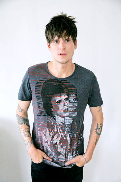 「Pretty Green × Mick Rock」 デヴィッド・ボウイTシャツコレクション モデル「Spiders from Mars」