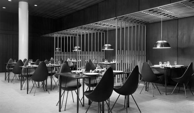 <strong>LIVING MOTIF｜リビング・モティーフ</strong>　アルネ・ヤコブセン「Dropチェア」