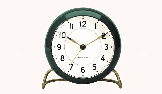 <strong>LIVING MOTIF｜リビング・モティーフ</strong>　アルネ・ヤコブセン「STATIONテーブルクロック」1万4040円