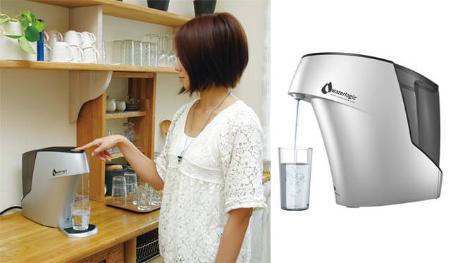 天板部のボタンを押すだけで、浄水された水が出てくる