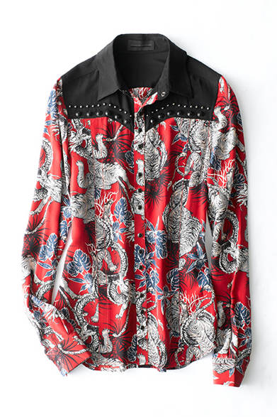 <strong>WOMENS｜</strong>タイガーやスネークに、トロピカル調のボタニカル柄をプリント。独特なムードをもつ、ロカビリー・ハワイアン風のプリントはインパクト大。主張のある柄ながらも、ショルダー部分の黒いウエスタンヨークがシックなイメージに。シャツ7万4520円（ディーゼル ブラック ゴールド）