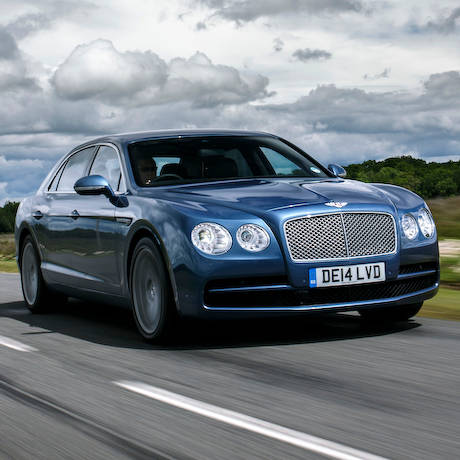 V8を搭載するフライングスパーを英国で試乗