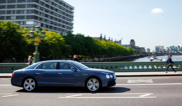 Bentley Flying Spur V8|ベントレー フライングスパー V8