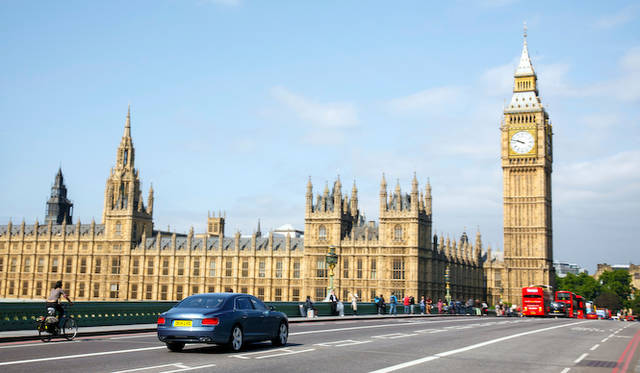 Bentley Flying Spur V8|ベントレー フライングスパー V8
