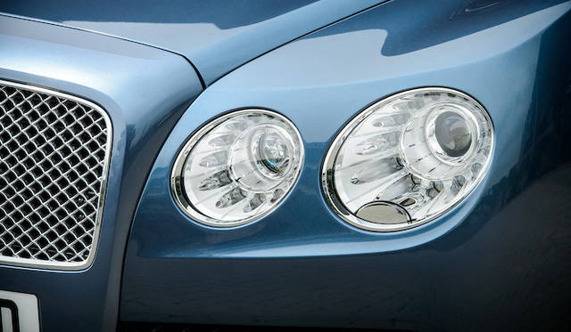 Bentley Flying Spur V8|ベントレー フライングスパー V8