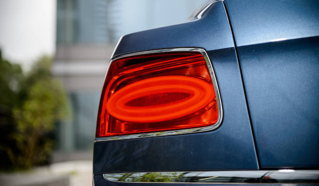 Bentley Flying Spur V8|ベントレー フライングスパー V8