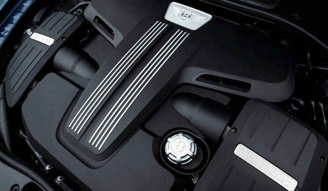 Bentley Flying Spur V8|ベントレー フライングスパー V8 4.0リッター V型8気筒 ツインターボは、最高出力373kW(507ps)/6,000rpm、最大トルク660Nm/1,750rpmを発揮