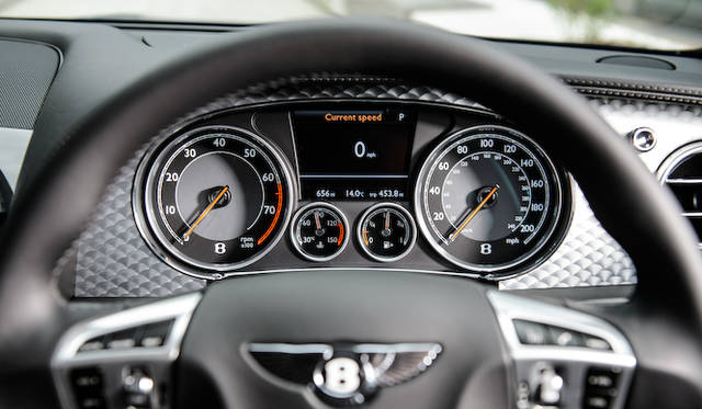 Bentley Flying Spur V8|ベントレー フライングスパー V8