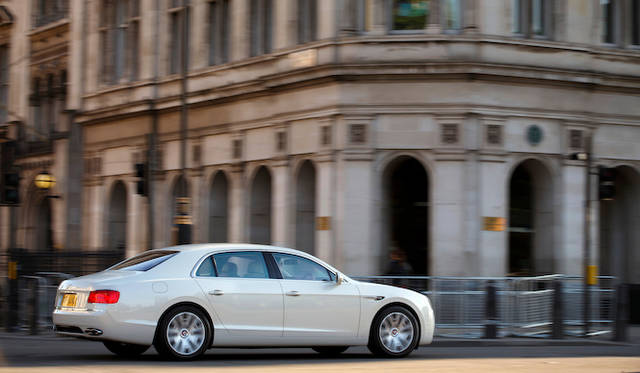 Bentley Flying Spur V8|ベントレー フライングスパー V8