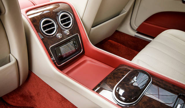 Bentley Flying Spur V8|ベントレー フライングスパー V8