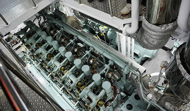 エンジンルームなど真新しい「第十八昭福丸」の心臓部も見せてもらった