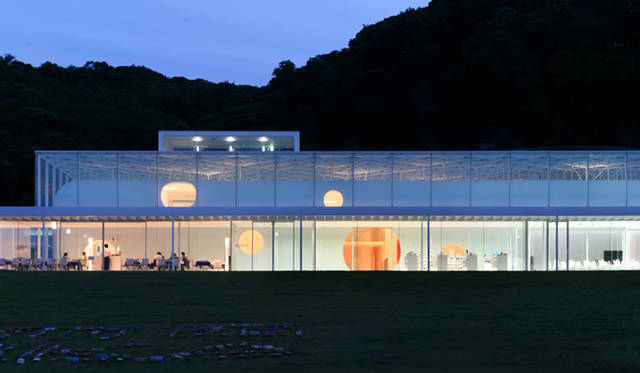 横須賀美術館（2007）　Photo：Tomio Ohashi