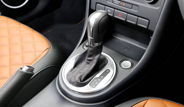 組み合わされるトランスミッションは、デュアルクラッチ式の6段オートマチック（6DSG）で、スムーズで力強い走りを披露してくれる