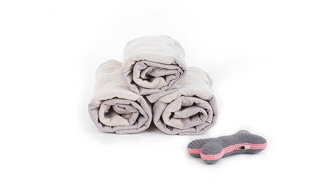 ボーン型の模様付きコットンタオル　生成チェック×生成 1万2000円（税抜）