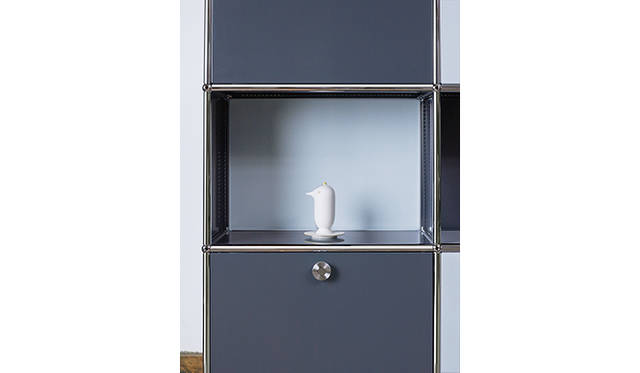 日本の美意識を宿したモノトーンが魅せるディスプレイは、色やかたちのもつ美しさに気づかせてくれるはずだ