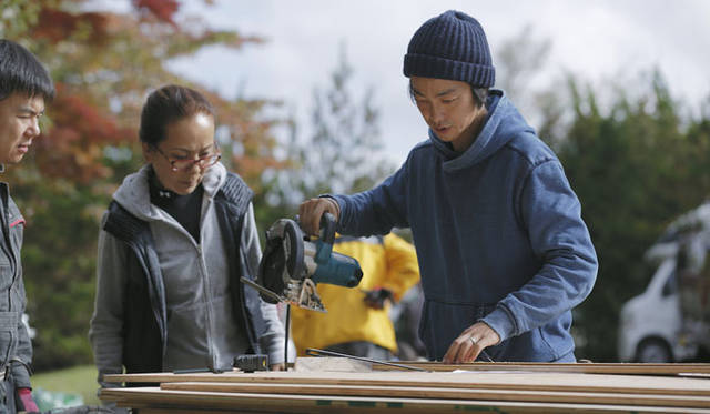 参加者に指導をするTree Heads & Co.代表の竹内友一さん