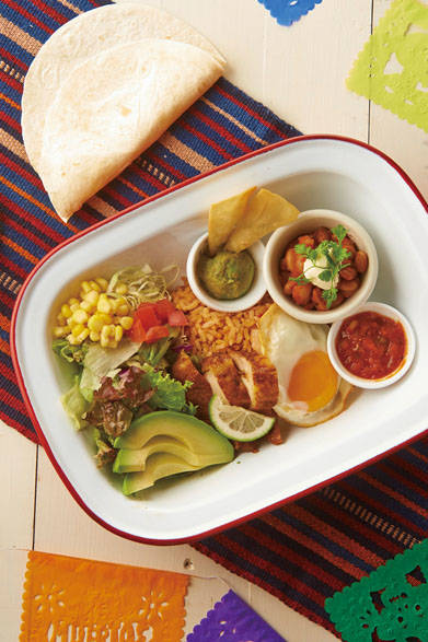 まるっとラテンを旅するスペシャルコンボプレート。「ラ・フェスタ★コンボ」（トルティーヤ2枚付き） 1566円