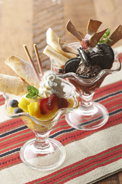 「ムーチョパフェ アップルチミチャンガ」 918円、「ムーチョパフェ チョコバナナシュガートルトル」 918円