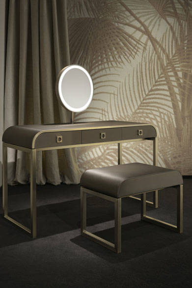 「アルマーニ / カーザ エクスクルーシブ ウォールカバーリングスコレクション」<br /> 「AIDA（アイーダ）」W348×H300cm／39万4200円（Silk100％）