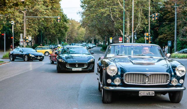 先頭を行くのはマセラティ「3500GT」