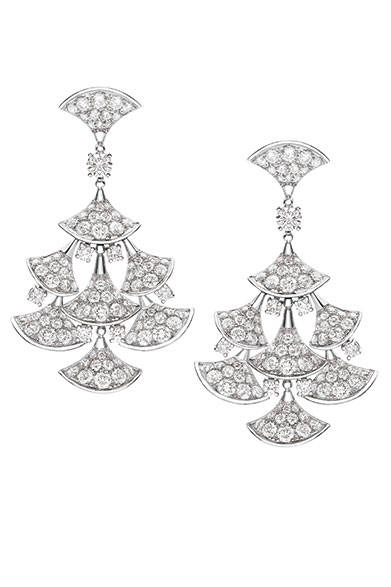 パヴェダイヤモンドを使用した18Kホワイトゴールドのイヤリング