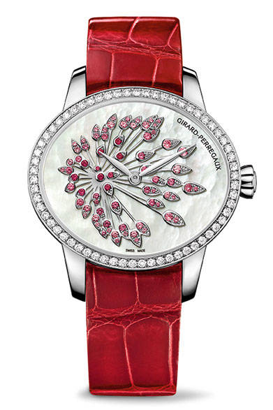 ケース｜ホワイトゴールド<br />直径｜35.44mm x 30.44mm<br />ムーブメント｜自動<br />ブレスレット｜ワニ革製<br />防水｜3m<br />