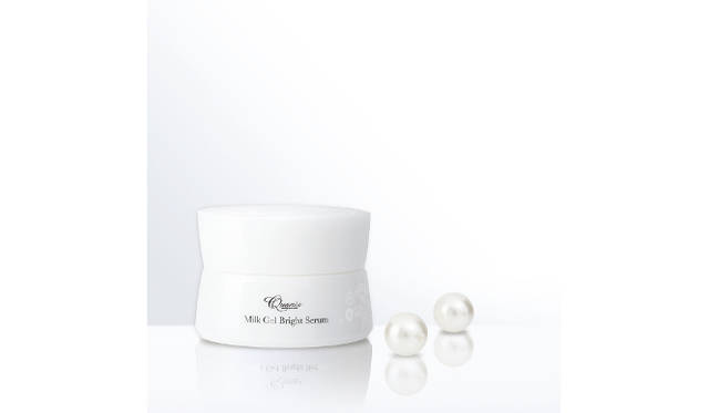 オリーブの実からごく少量しか採取できない貴重なスクワランやホホバ種子油を配合した「ミルクジェルブライトセラム」 