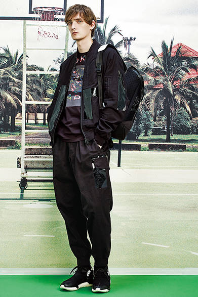 <strong>Y-3（ワイスリー）</strong>　シャツは、2015年春夏コレクションの“SOUVENIRシリーズ（海外各都市あり）”のTOKYOプリント。パンツは毎シーズン人気のシルエットの新デザインが登場。<br>ブルゾン6万2640円、パンツ4万8600円、シャツ1万6740円、シューズ4万7520円、バックパック［W30×H38×D12cm］3万3480円（ワイスリー／阪急メンズ東京4階）