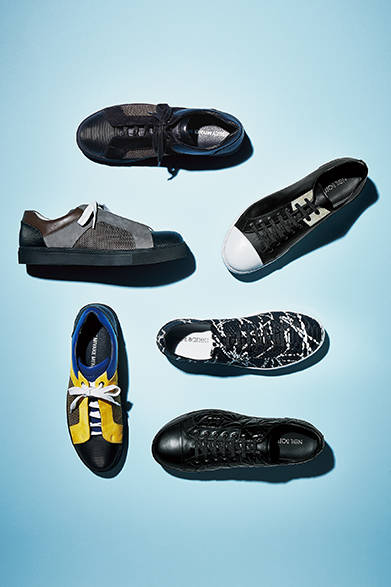 <strong>SNEAKERS</strong><br />　上・左下／「イッセイ ミヤケ メン」スニーカー各4万5360円（阪急メンズ東京3階）、右上から、「ニール バレット」スニーカー7万6680円、7万4520円、7万6680円（阪急メンズ東京2階）