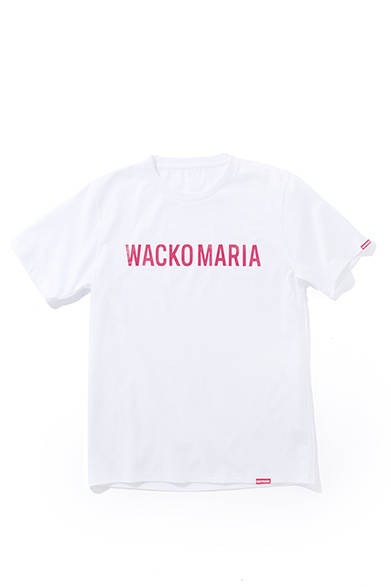 <strong>WACKO MARIA（ワコマリア）</strong>　ヘビーウェイトのボディにブラッドレッドのペンキプリントが相性抜群。着るほどにプリントがひび割れて、経年変化を楽しめる一枚。通常は黒プリントだが、阪急限定は赤プリント。WACKO MARIA TEE 9180円（ワコマリア／阪急メンズ東京4階・ガラージュ D.エディット）