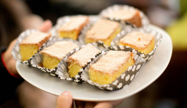 ここでもやはり、焼き菓子がお出迎え