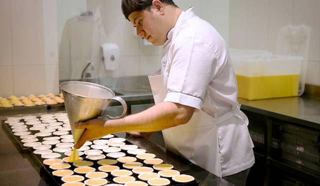 街のお菓子屋さんも、やはり焼き菓子が中心
