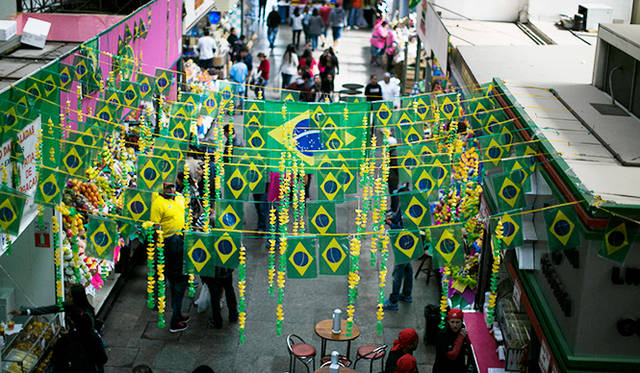 街の人びとも観光客も、気楽に買い物ができる市場