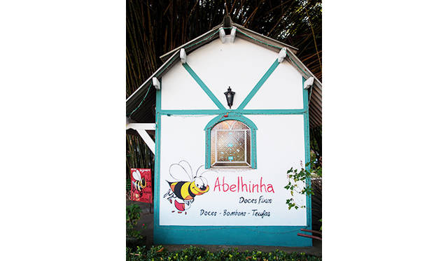 公園のなかのはちみつ屋さん