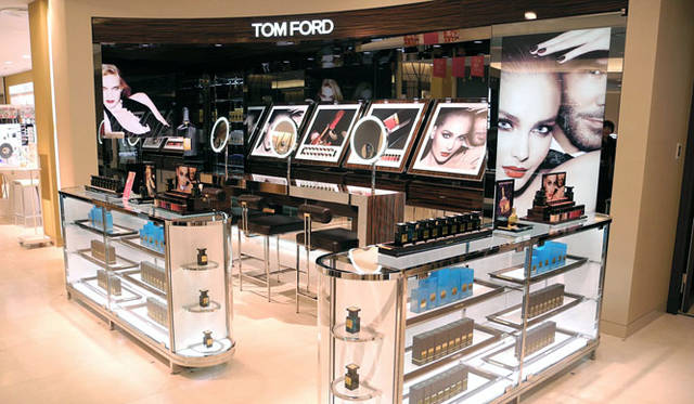 トム フォード ビューティ「阪急 うめだ本店」Tel. 06-6313-1254（カウンター直通）