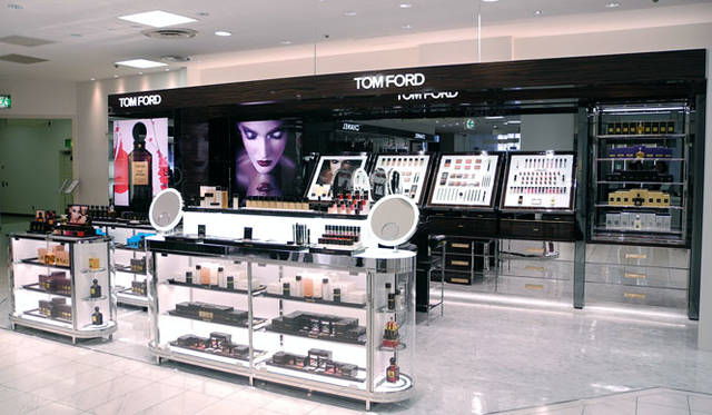 トム フォード ビューティ「松屋 銀座本店」Tel. 03-3535-1128（カウンター直通）