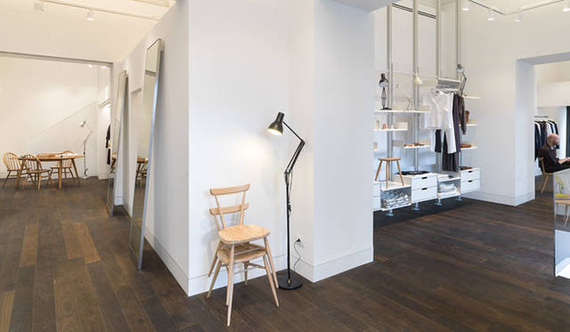 「MARGARET HOWELL FLORENCE （マーガレット・ハウエル フィレンツェ）」<br />ウィリアム・ラッセル氏が2002年に手がけた、ロンドン・ウィグモア ストリートにあるマーガレット・ハウエル旗艦店のインテリアデザインを反映