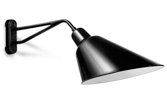 「BOLICHWERKE」は、1911年創業の南ドイツに本社を構える照明器具のスペシャリスト。創業当時から電気照明や投光器の開発をおこない、インテリア照明をはじめ、映画・テレビの小道具など数多くのプロジェクトを手がけている。“EBOLICHT”シリーズは、創業当時に発売した製品を2000年に改めてコレクション化したもので、製品名にはそれぞれドイツの街の名前が付けられている。HAMBURG Type306【E26】W440 7万4520円