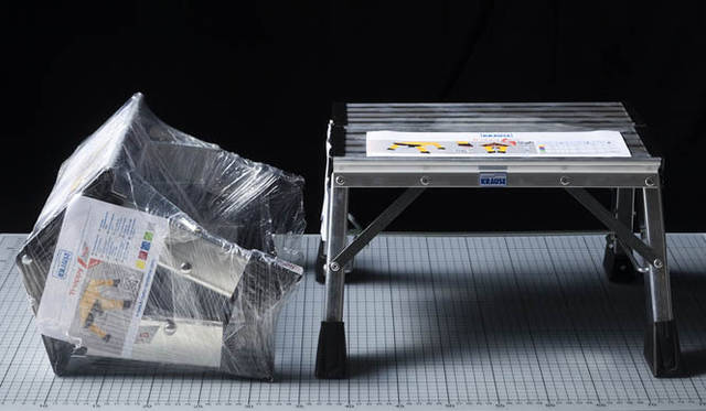 1900年に設立され、100年以上もの歴史を誇る「KRAUSE」は、主にハシゴや階段およびトラスシステムの開発に取り組んでいる。自社が所有するラボラトリーでは随時品質と安全面のテストがおこなわれ、実用性・機能性・安全性・操作性を追求。すべてドイツ製。Treppy plus DB folding step 1 × 1（折り畳み式ステップ）1万1880円