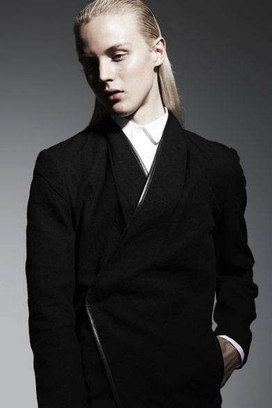 NO-COLLAR DOUBLE BREASTED JACKET 7万4304円、FLY-FRONT SHIRT 1万9224円