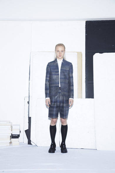 FADE BORDER NO-COLLAR JACKET 6万2424円、FLY-FRONT SHIRT 1万9224円、FADE BORDER  TUCK SHORT PANTS 2万6784円