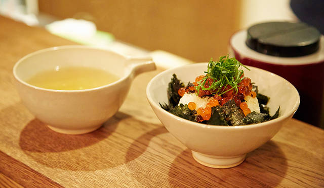 しゃけいくら焼きおにぎり茶漬け