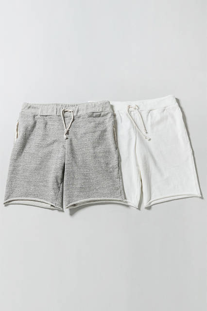 ショートパンツ｜各9800円（税抜）