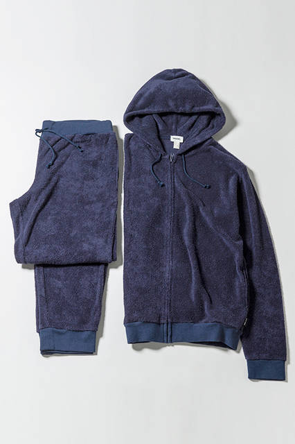 パーカ｜1万2800円（税抜）<br/>パンツ｜1万1800円（税抜）