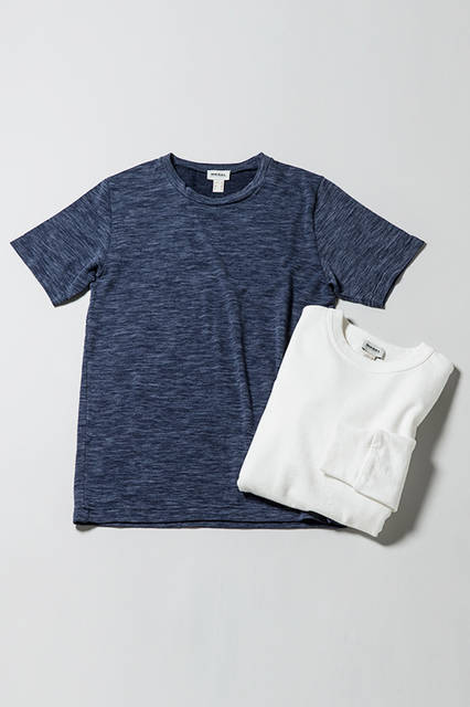 Tシャツ｜8800円（税抜）<br/>プルオーバー｜1万800円（税抜）