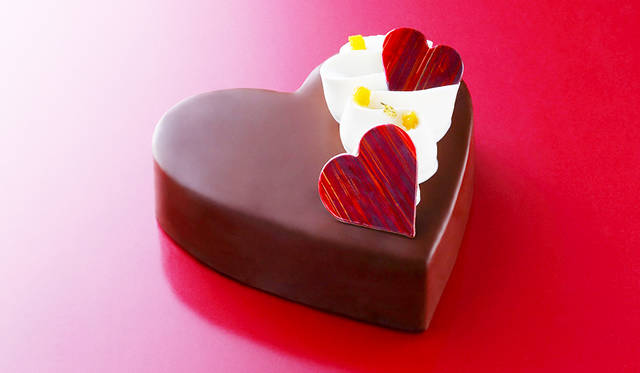 「ザッハトルテ」 価格｜540円（三角型）、1296円（円型）、2160円（12cmハート型）、3240円（15cmハート型）