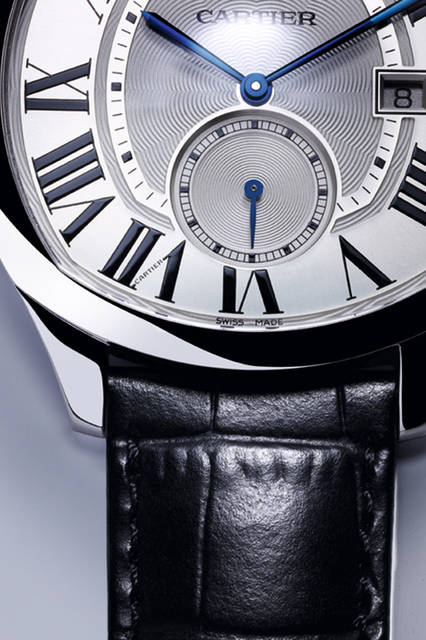 17_DRIVE_DE_-CARTIER <strong>ドライブ ドゥ カルティエ</strong><br />ケース|ステンレススチール<br />直径|40mm<br />ムーブメント|自動巻き(Cal.1904-PS MC)<br />ストラップ|アリゲーター<br />防水|日常生活<br />発売時期|2016年5月予定<br />予価|71万円